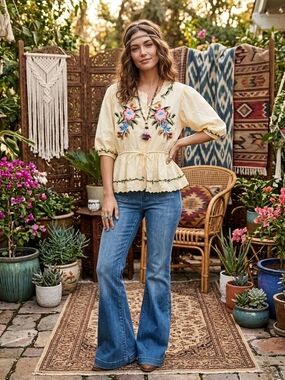 JENNIFER GRACE Bohemian Embroidered Peasant Top - SMALL